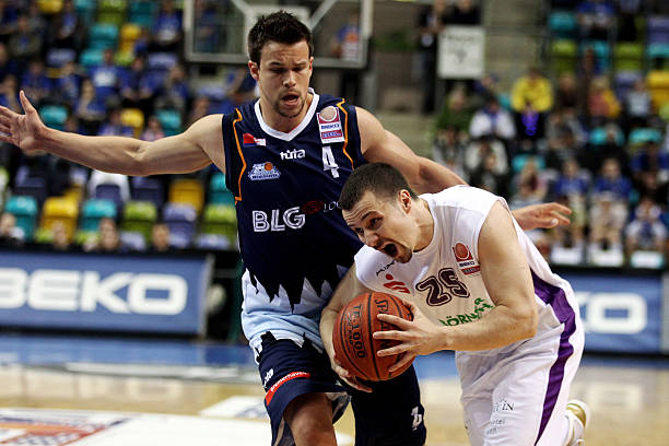 队中接受其 队中接受其