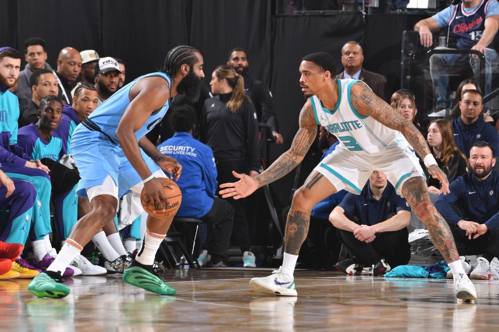 并在防守端 并在防守端